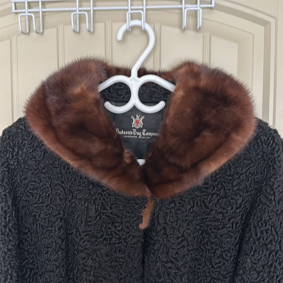 VINTAGE LAMB FUR JACKET - Picture 2 of 9